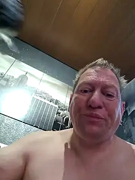 tomtom111111 online show from December 5, 2:55 pm