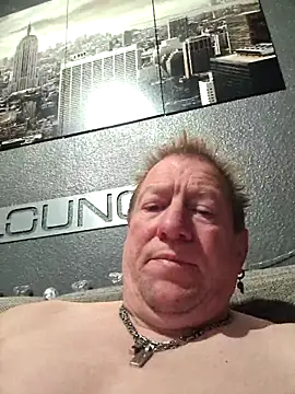 tomtom111111 online show from October 2, 11:01 pm