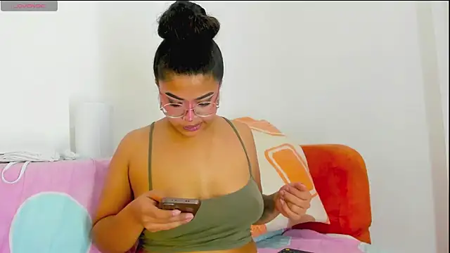 Snapshot of moana_taylor chatting on May 30, 1:08 pm moana taylor online show from May 30, 1:08 pm