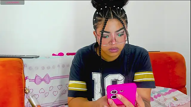Snapshot of moana_taylor chatting on June 9, 1:01 pm moana taylor online show from June 9, 1:01 pm