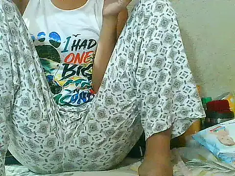 Snapshot of PinaySkinnyGirl chatting on June 28, 10:27 pm PinaySkinnyGirl online show from June 28, 10:27 pm