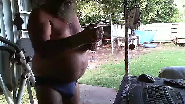 Snapshot of herbie010666 chatting on February 2, 8:24 am herbie010666 online show from February 2, 8:24 am