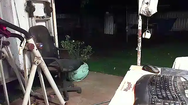 Snapshot of herbie010666 chatting on February 9, 12:19 pm herbie010666 online show from February 9, 12:19 pm