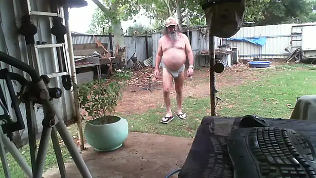 Snapshot of herbie010666 chatting on November 15, 4:10 am herbie010666 online show from November 15, 4:10 am