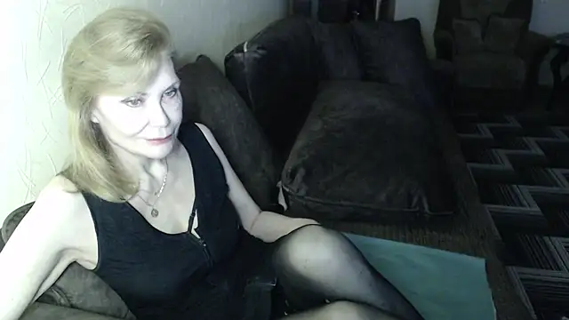 Snapshot of Sexy_Irene chatting on April 26, 5:16 am Sexy Irene online show from April 26, 5:16 am