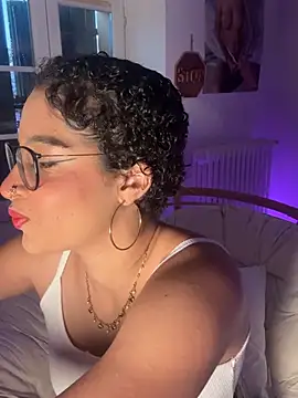 Snapshot of Lauyako chatting on July 1, 7:35 pm Lauyako online show from July 1, 7:35 pm