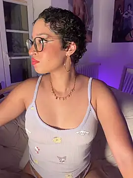 Snapshot of Lauyako chatting on July 8, 8:35 pm Lauyako online show from July 8, 8:35 pm