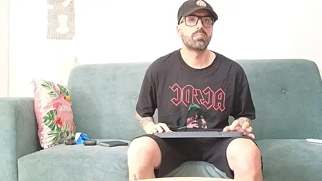 Snapshot of MattxFeet chatting on May 17, 7:54 pm MattxFeet online show from May 17, 7:54 pm