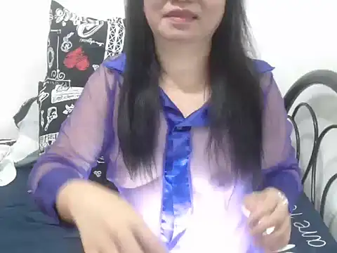 stacie iris online show from November 19, 9:04 pm