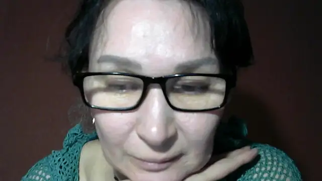 Snapshot of PrettyAndWild chatting on April 19, 3:33 pm PrettyAndWild online show from April 19, 3:33 pm