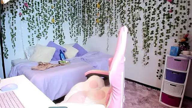 Snapshot of violeta_milleer chatting on November 23, 5:13 pm violeta milleer online show from November 23, 5:13 pm