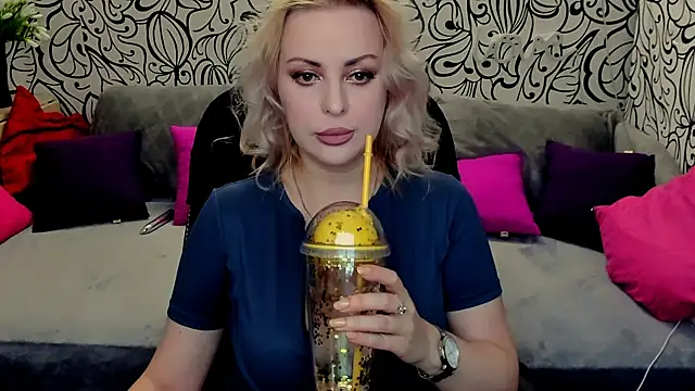 Hotdreamhere online show from March 20, 10:54 am