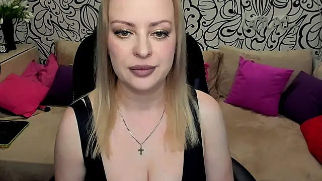 Snapshot of Hotdreamhere chatting on May 24, 3:22 am Hotdreamhere online show from May 24, 3:22 am