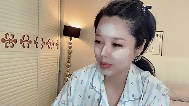 Snapshot of kk_lele chatting on June 20, 4:48 am kk lele online show from June 20, 4:48 am