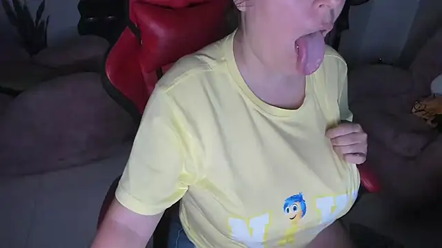 Snapshot of valery_adams1 chatting on March 5, 4:24 am valery adams1 online show from March 5, 4:24 am