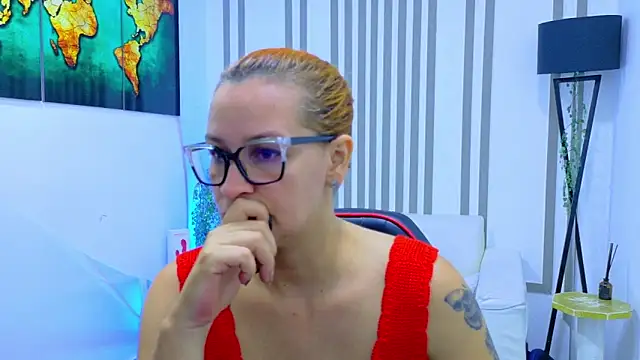 Snapshot of Britney_taylor_ chatting on October 30, 10:21 pm Britney taylor online show from October 30, 10:21 pm