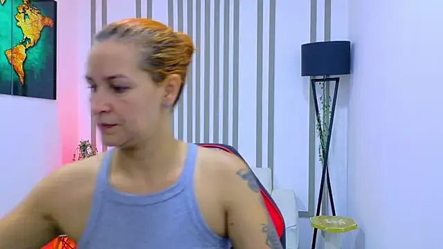 Snapshot of Britney_taylor_ chatting on October 31, 7:04 pm Britney taylor online show from October 31, 7:04 pm