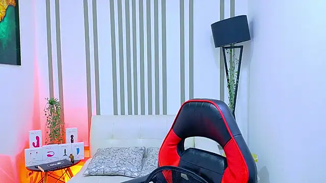 Snapshot of Britney_taylor_ chatting on December 4, 5:32 pm Britney taylor online show from December 4, 5:32 pm