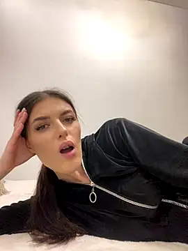 little belucci online show from November 10, 3:00 pm