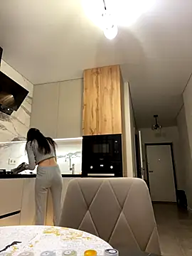 little belucci online show from November 28, 2:20 pm