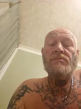 Snapshot of Happytats chatting on November 1, 1:29 am Happytats online show from November 1, 1:29 am