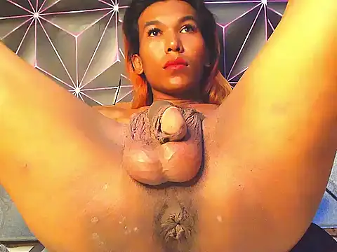 Snapshot of DirtyJudi chatting on June 4, 11:27 am DirtyJudi online show from June 4, 11:27 am