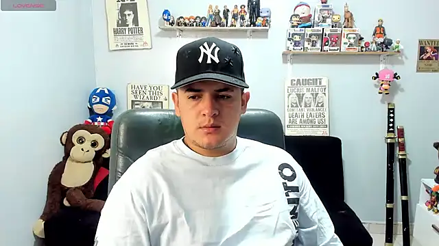 Snapshot of ney_22 chatting on May 20, 1:50 pm ney 22 online show from May 20, 1:50 pm
