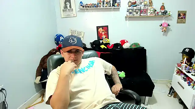 Snapshot of ney_22 chatting on July 2, 3:23 am ney 22 online show from July 2, 3:23 am