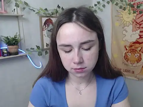 VeryVeryVeryShy  online show from April 28, 5:34 am