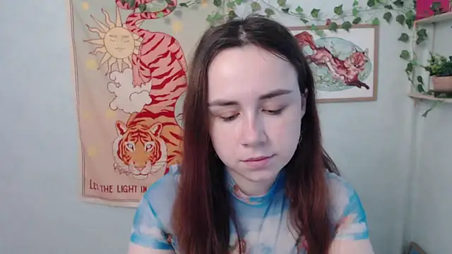VeryVeryVeryShy  online show from May 15, 5:36 am