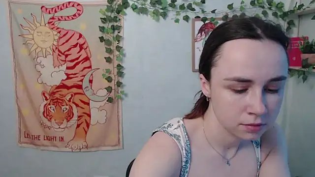 VeryVeryVeryShy  online show from May 21, 5:36 am