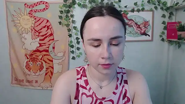 VeryVeryVeryShy  online show from May 22, 5:36 am