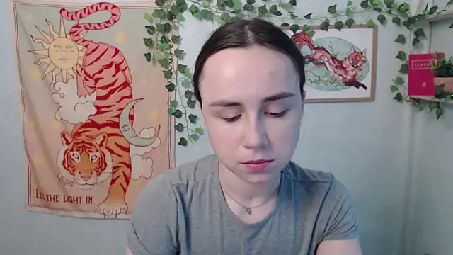 VeryVeryVeryShy  online show from May 23, 5:34 am