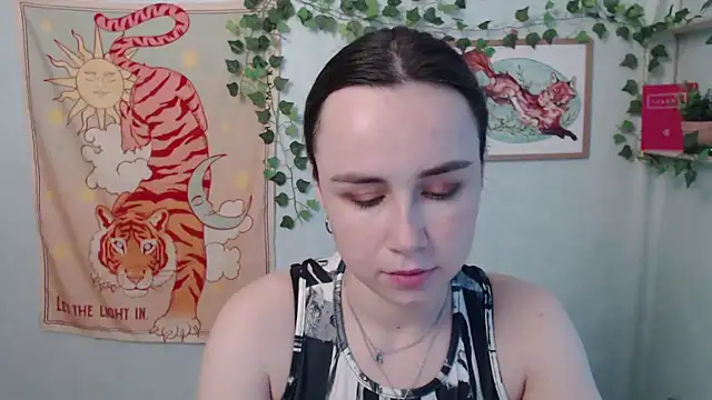 VeryVeryVeryShy  online show from May 25, 5:35 am