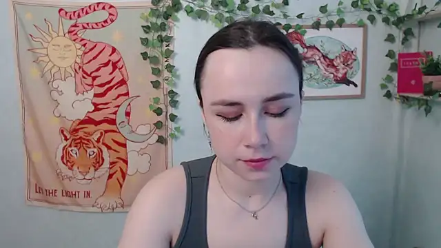 VeryVeryVeryShy  online show from May 26, 5:47 am