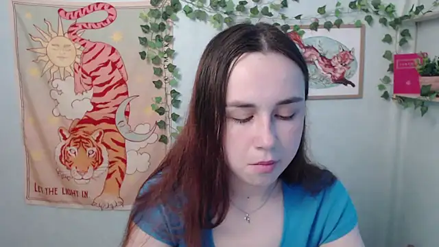 VeryVeryVeryShy  online show from June 1, 5:53 am