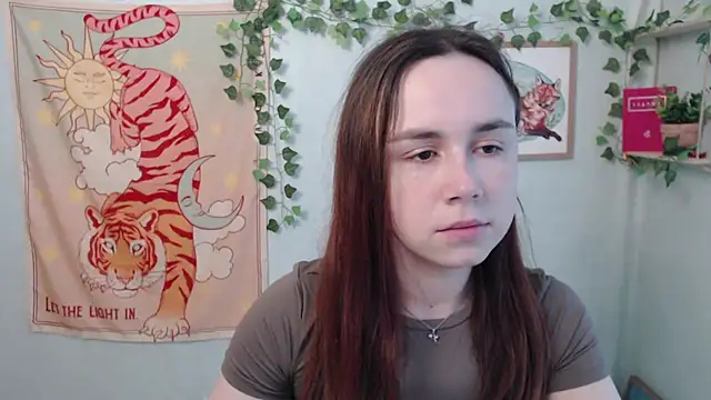 VeryVeryVeryShy  online show from June 3, 5:43 am