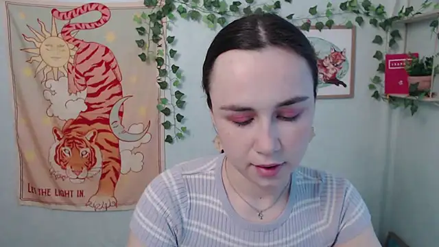 VeryVeryVeryShy  online show from June 4, 5:46 am