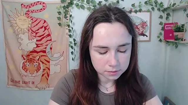 VeryVeryVeryShy  online show from June 13, 5:38 am