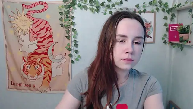 VeryVeryVeryShy  online show from June 17, 5:43 am