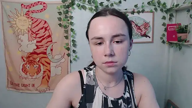 VeryVeryVeryShy  online show from June 20, 5:43 am