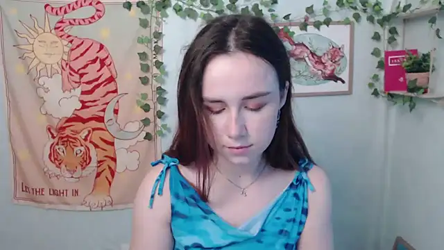VeryVeryVeryShy  online show from July 17, 5:47 am