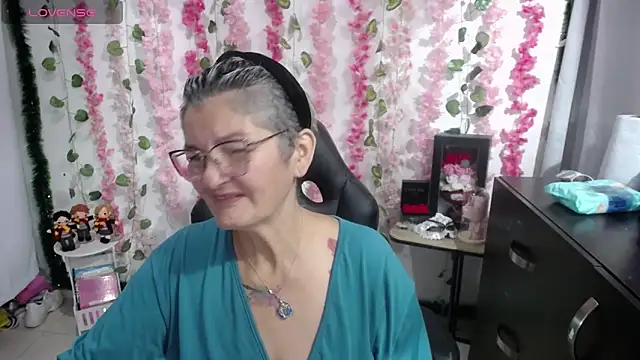 bety-cum2 online show from March 22, 11:00 am