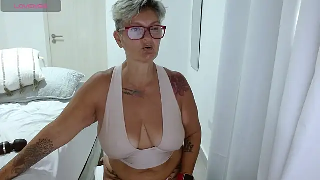 Snapshot of bety-cum2 chatting on May 24, 3:17 pm bety-cum2 online show from May 24, 3:17 pm