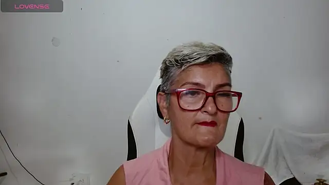 Snapshot of bety-cum2 chatting on June 5, 11:54 pm bety-cum2 online show from June 5, 11:54 pm