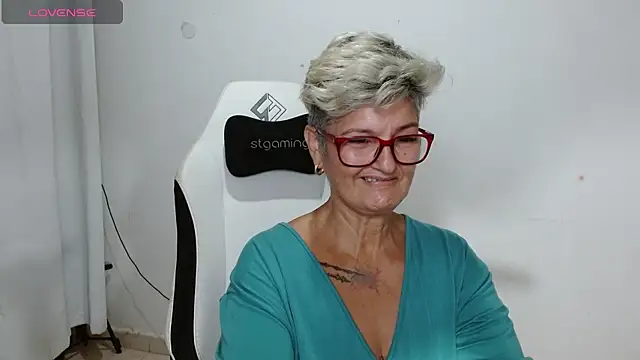 Snapshot of bety-cum2 chatting on June 9, 12:28 pm bety-cum2 online show from June 9, 12:28 pm