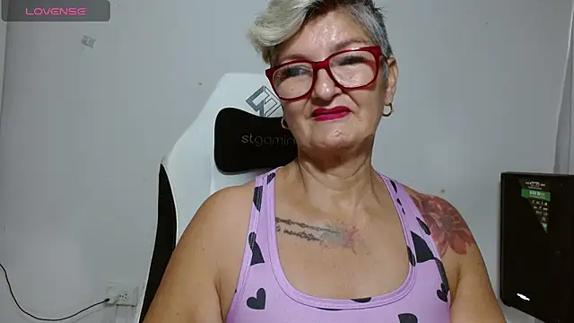 Snapshot of bety-cum2 chatting on June 13, 1:09 pm bety-cum2 online show from June 13, 1:09 pm