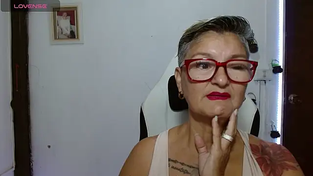 Snapshot of bety-cum2 chatting on June 17, 3:13 pm bety-cum2 online show from June 17, 3:13 pm