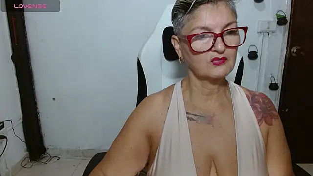 Snapshot of bety-cum2 chatting on June 18, 1:48 pm bety-cum2 online show from June 18, 1:48 pm