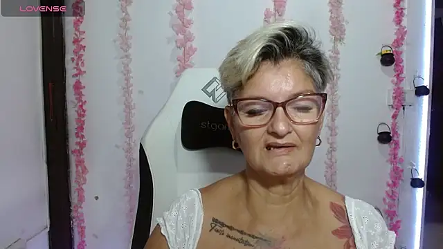 Snapshot of bety-cum2 chatting on June 29, 12:05 pm bety-cum2 online show from June 29, 12:05 pm